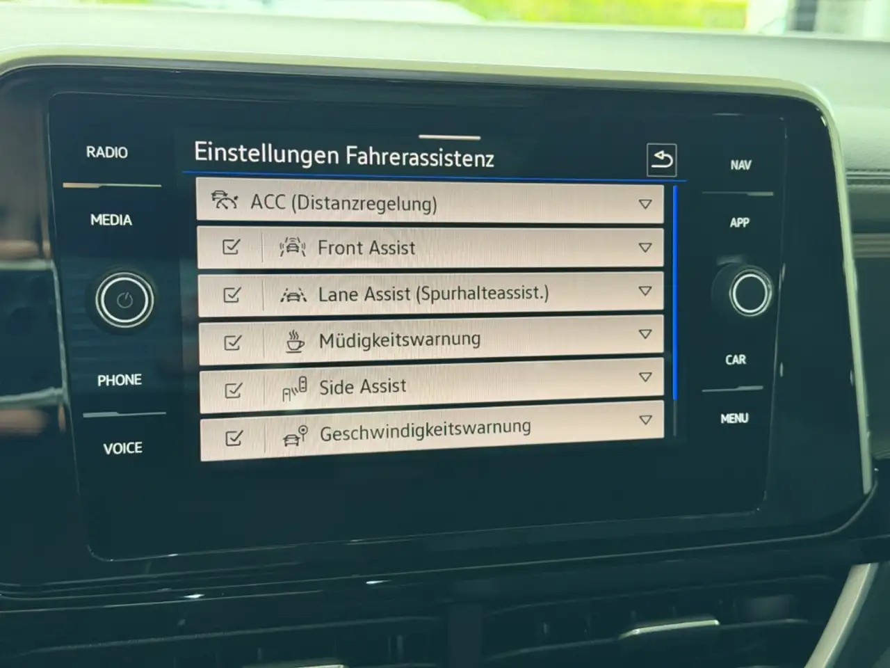 Volkswagen T-Roc R-Line 4Motion AHK-ab.Panodach Kamera. Navi Digita 19