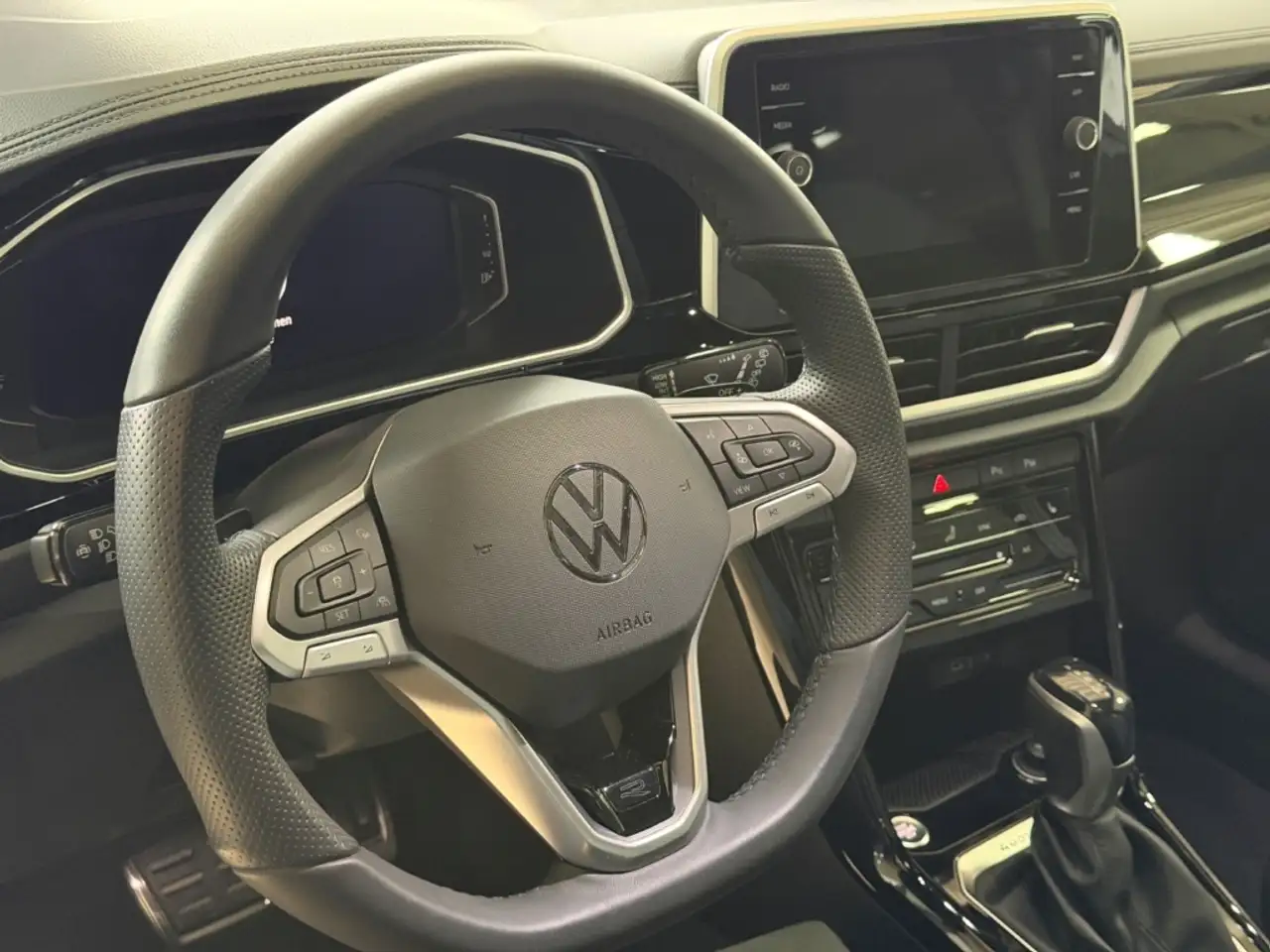 Volkswagen T-Roc R-Line 4Motion AHK-ab.Panodach Kamera. Navi Digita 12