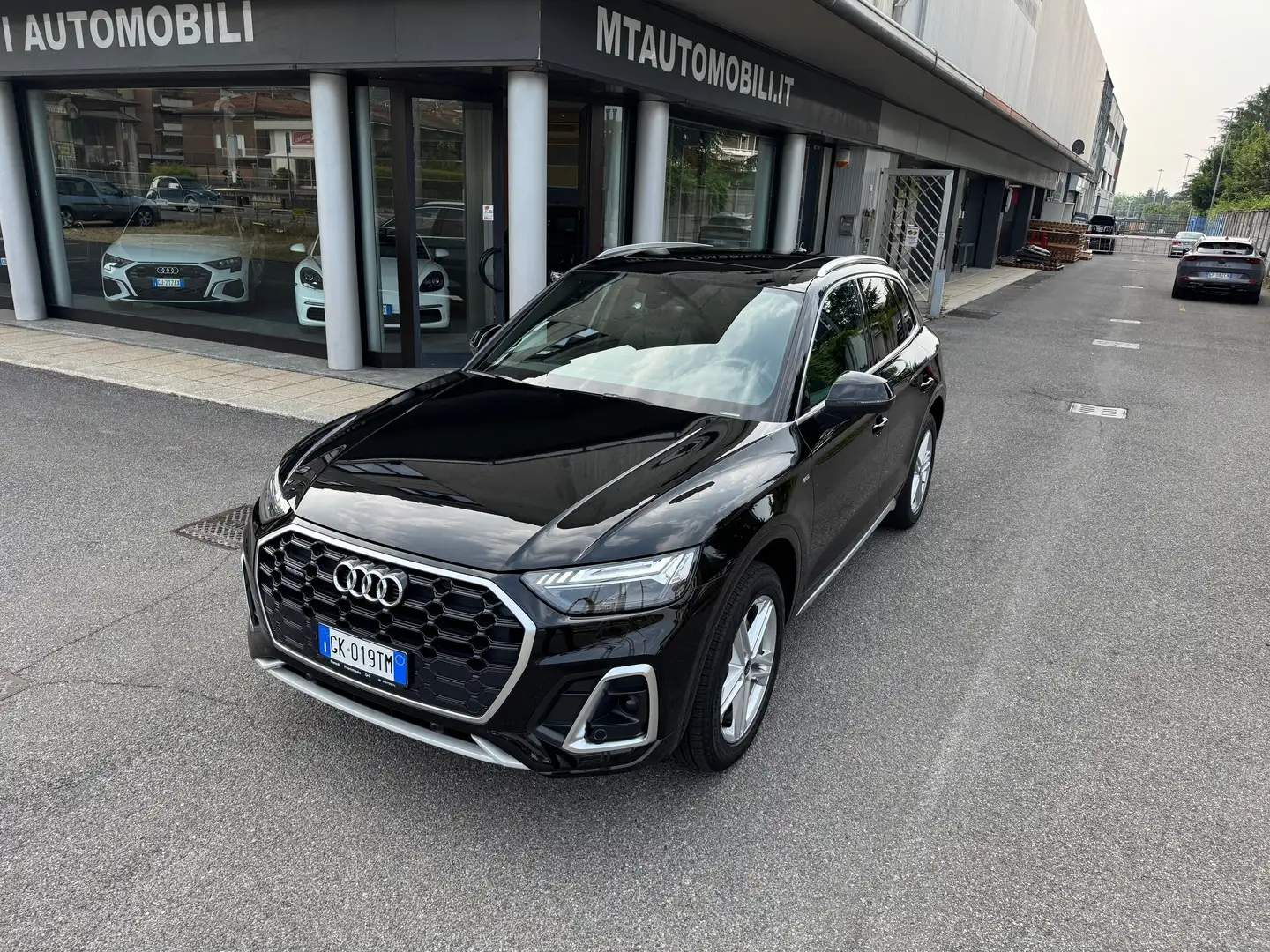 Audi Q5 40 2.0 tdi mhev 12V S line quattro s-tronic Fekete - 2