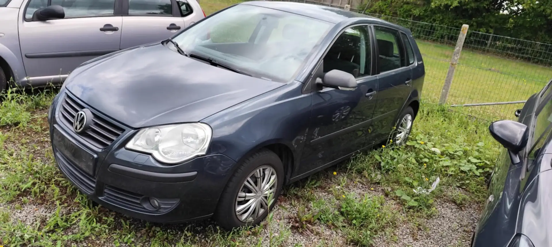 Volkswagen Polo Polo 1.2 70 Confortline Gris - 2