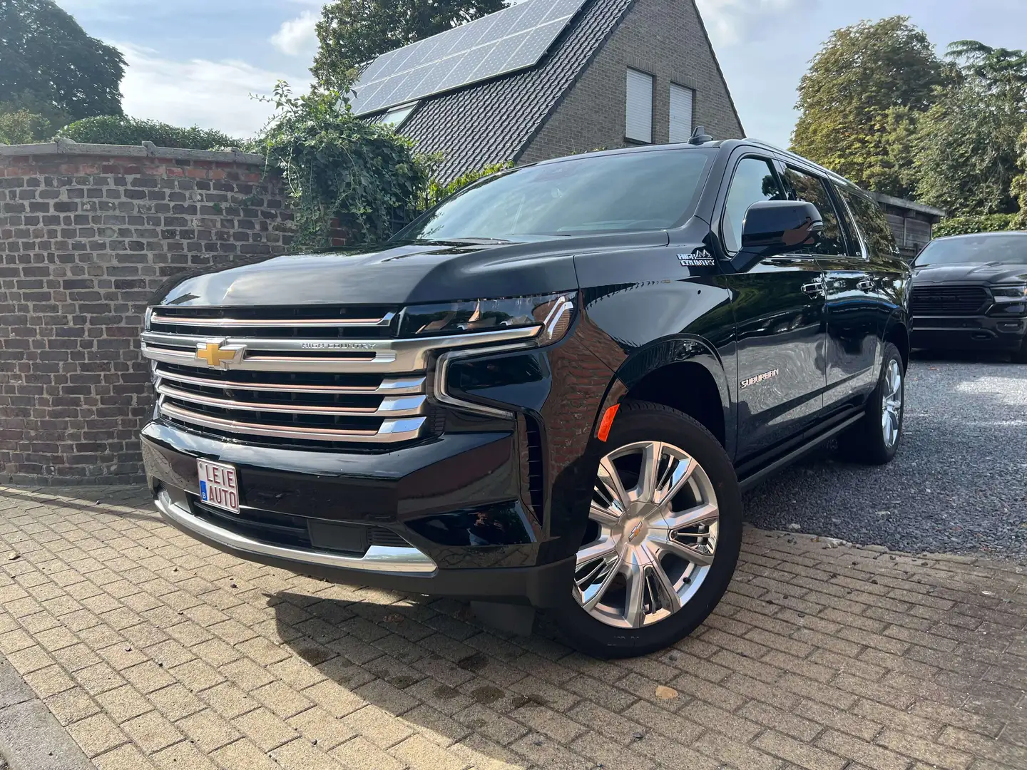 Chevrolet Suburban High Country 6.2 V8  € 76.500 ,-excl. btw Nero - 2