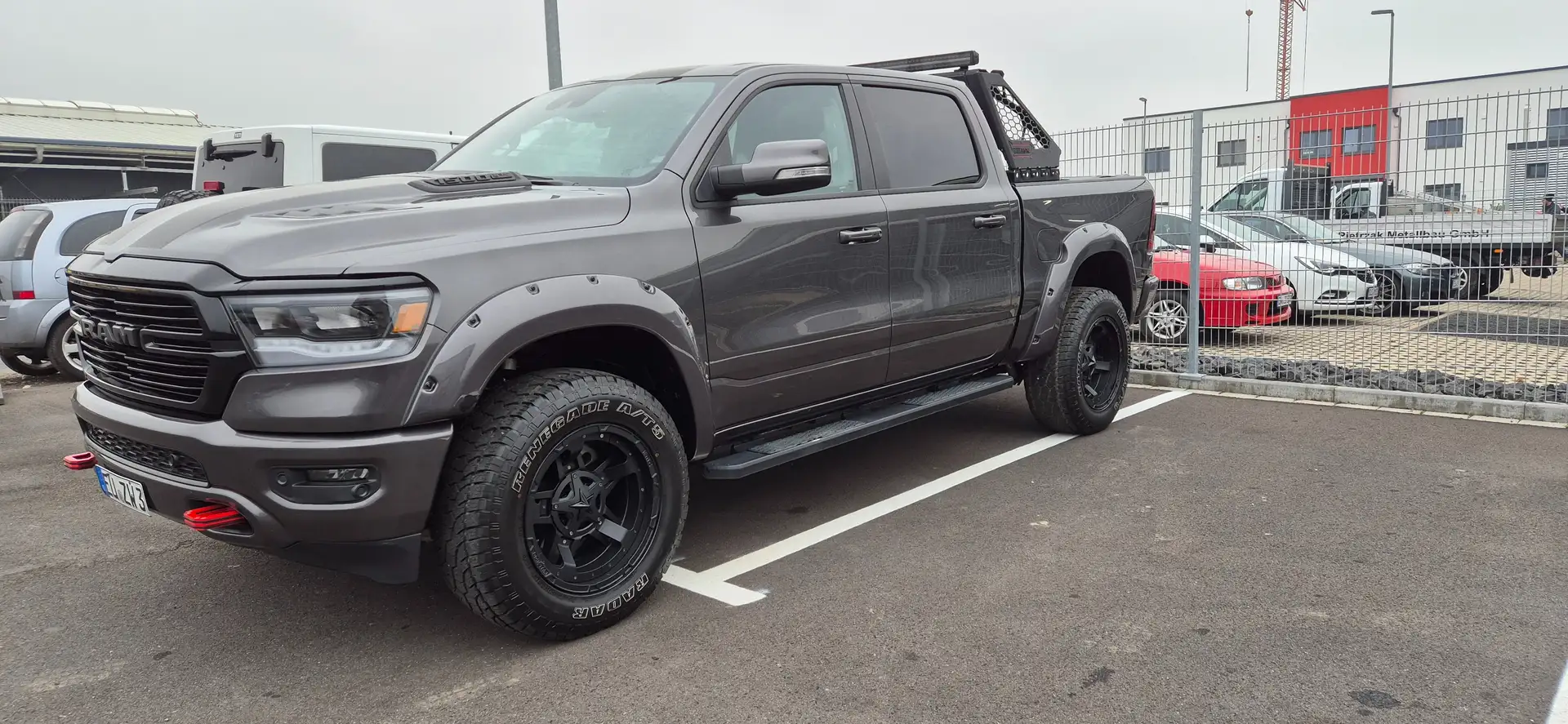 Dodge RAM Laramie Schwarz - 2