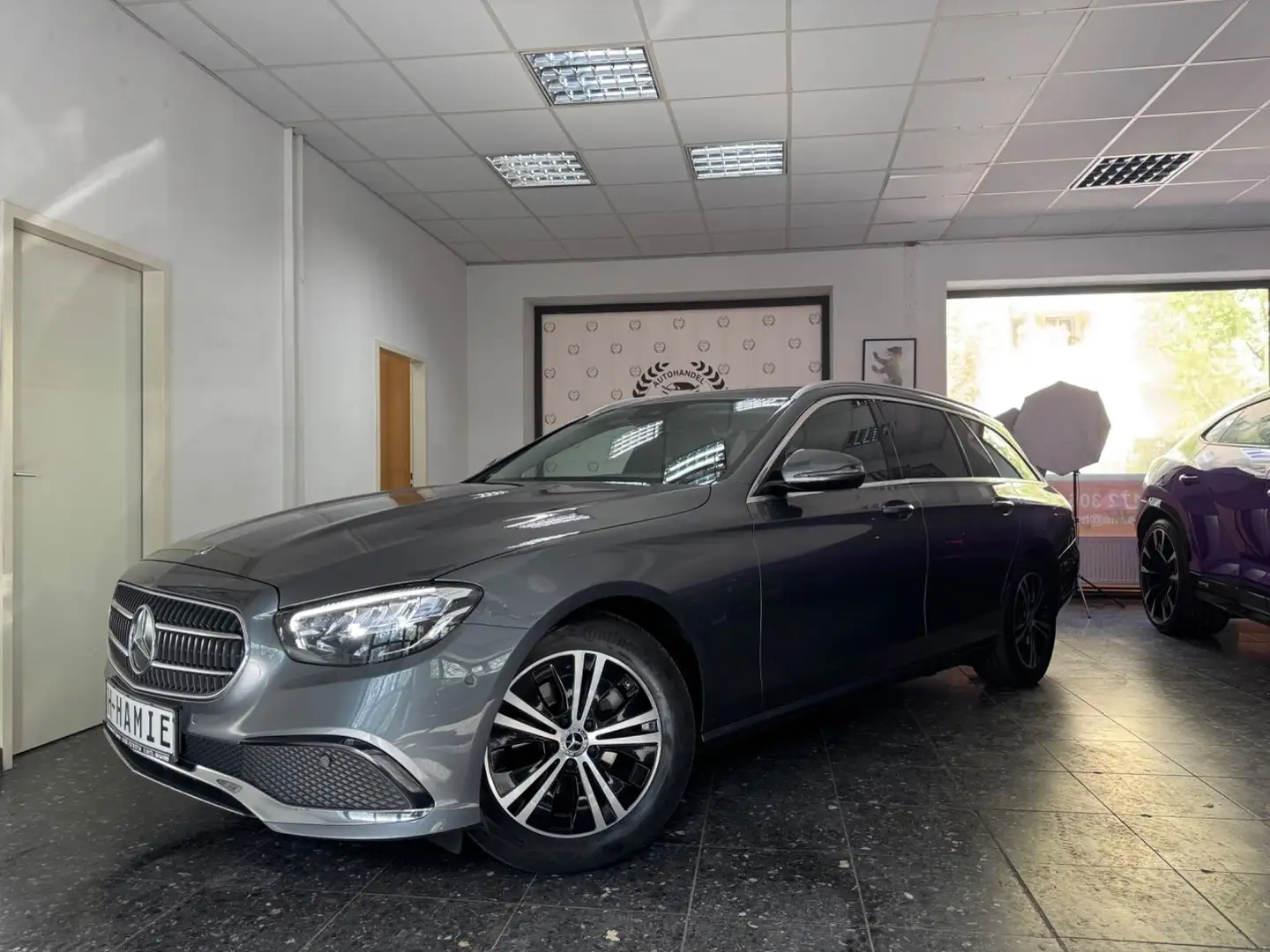 Mercedes-Benz E 200 d T AVANTGARDE MULTIB NAVI KAM T-WINKEL AHK Grigio - 1