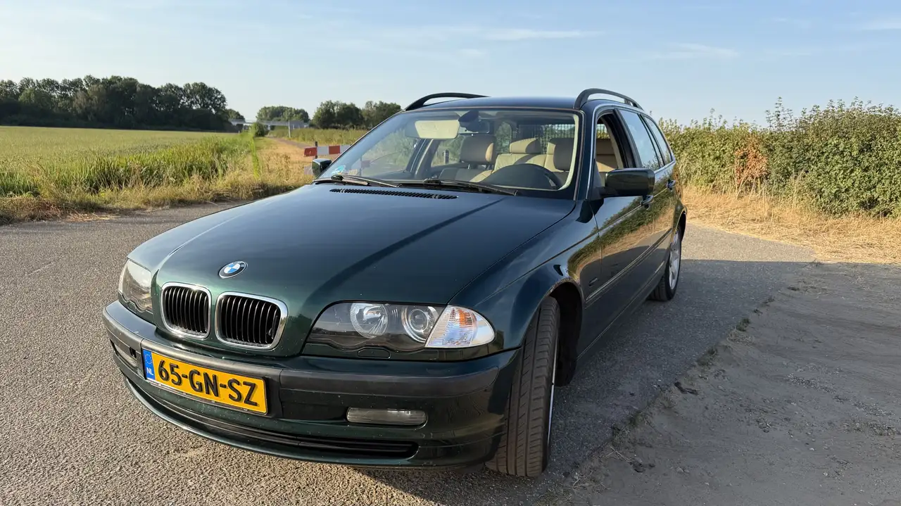 BMW 320, foto 1
