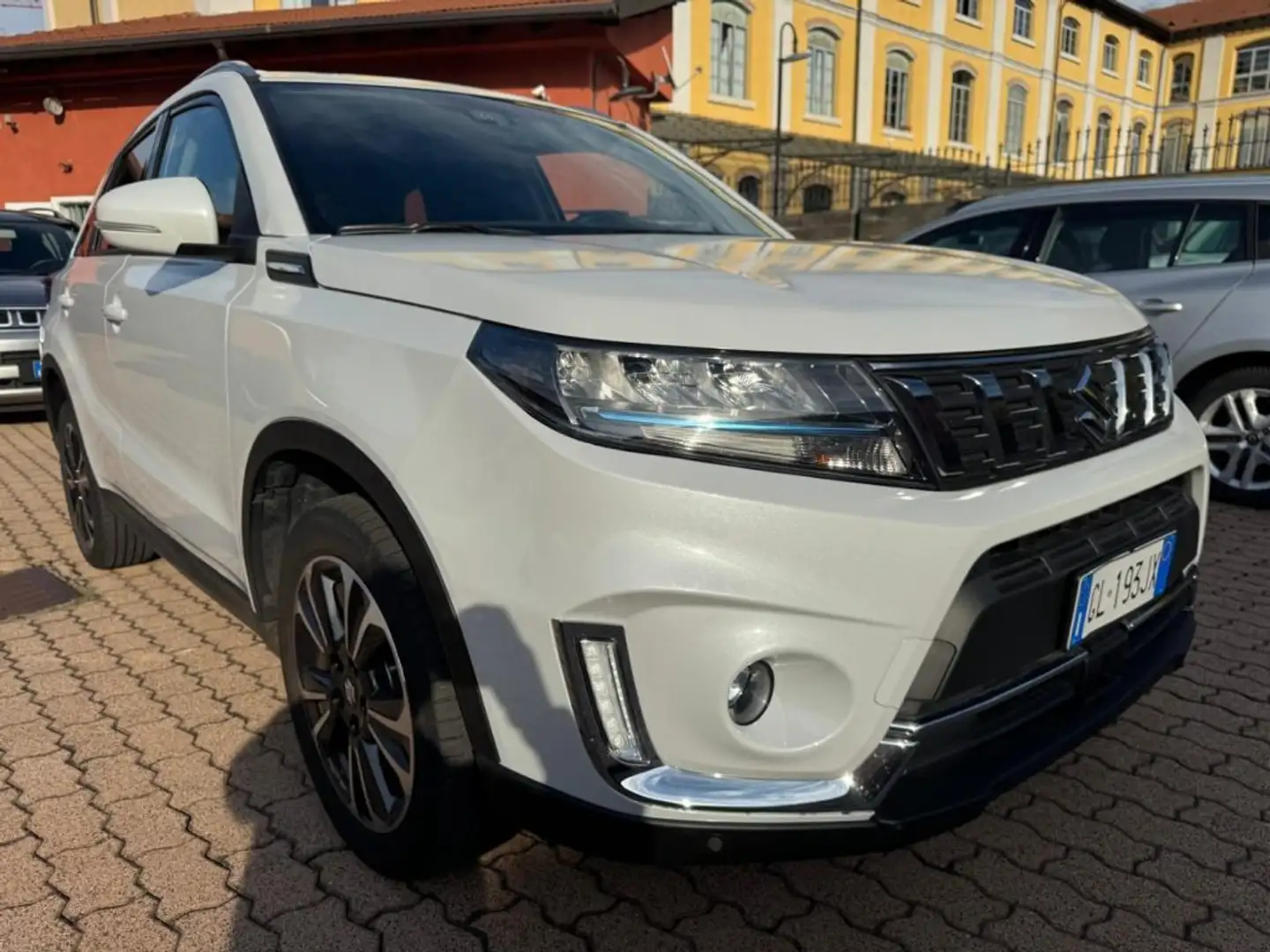 Suzuki Vitara 1.4 Hybrid Top Weiß - 2