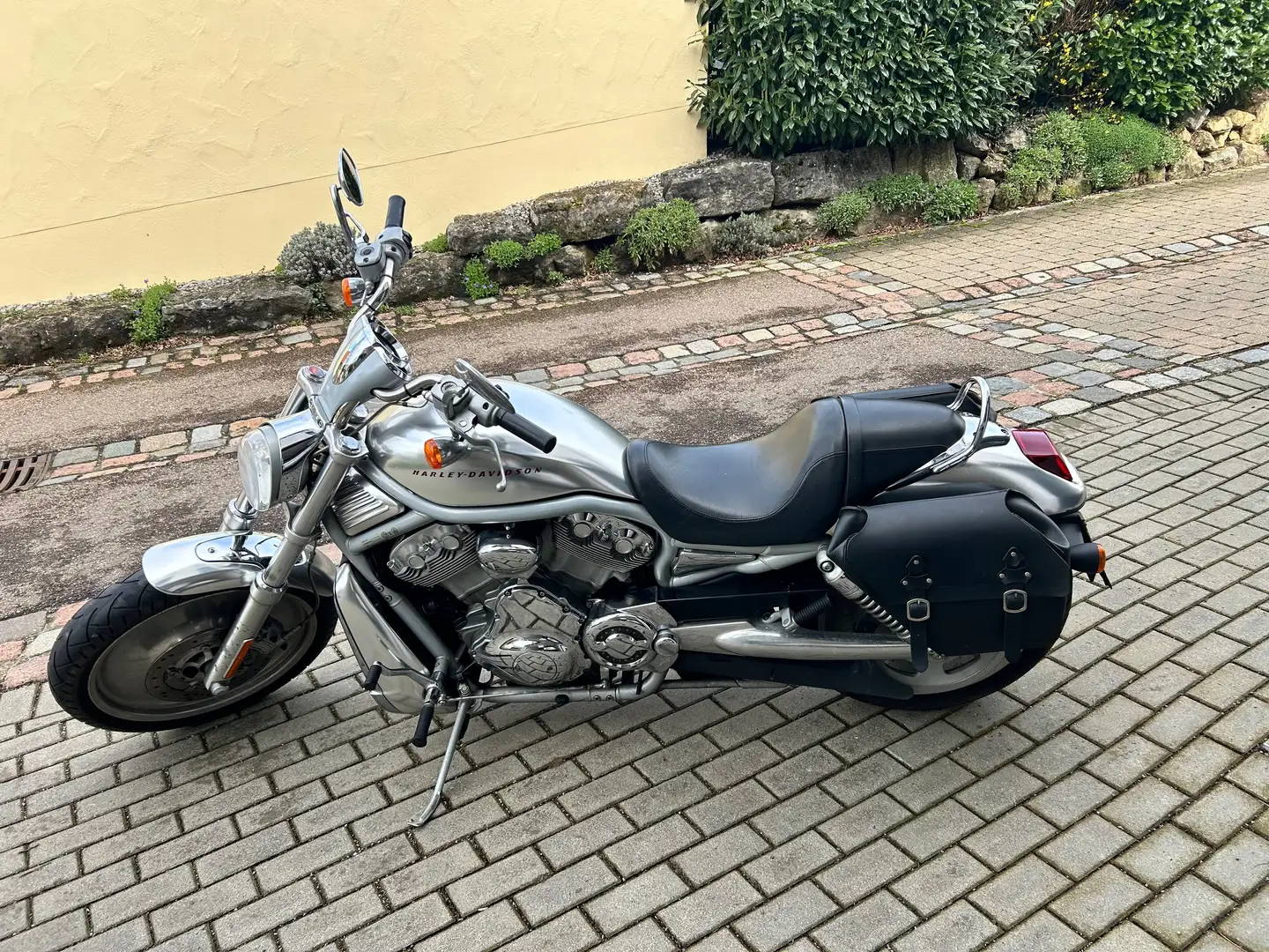 Harley-Davidson V-Rod V-Rod VRSCA - Pflegearm und topgepflegt Stříbrná - 2