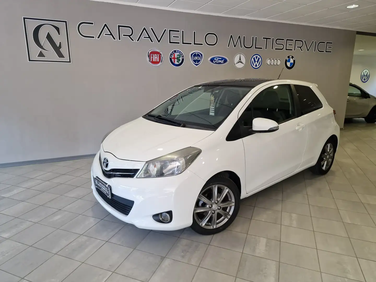 Toyota Yaris Yaris III 2011 3p 1.3 Style Bianco - 1