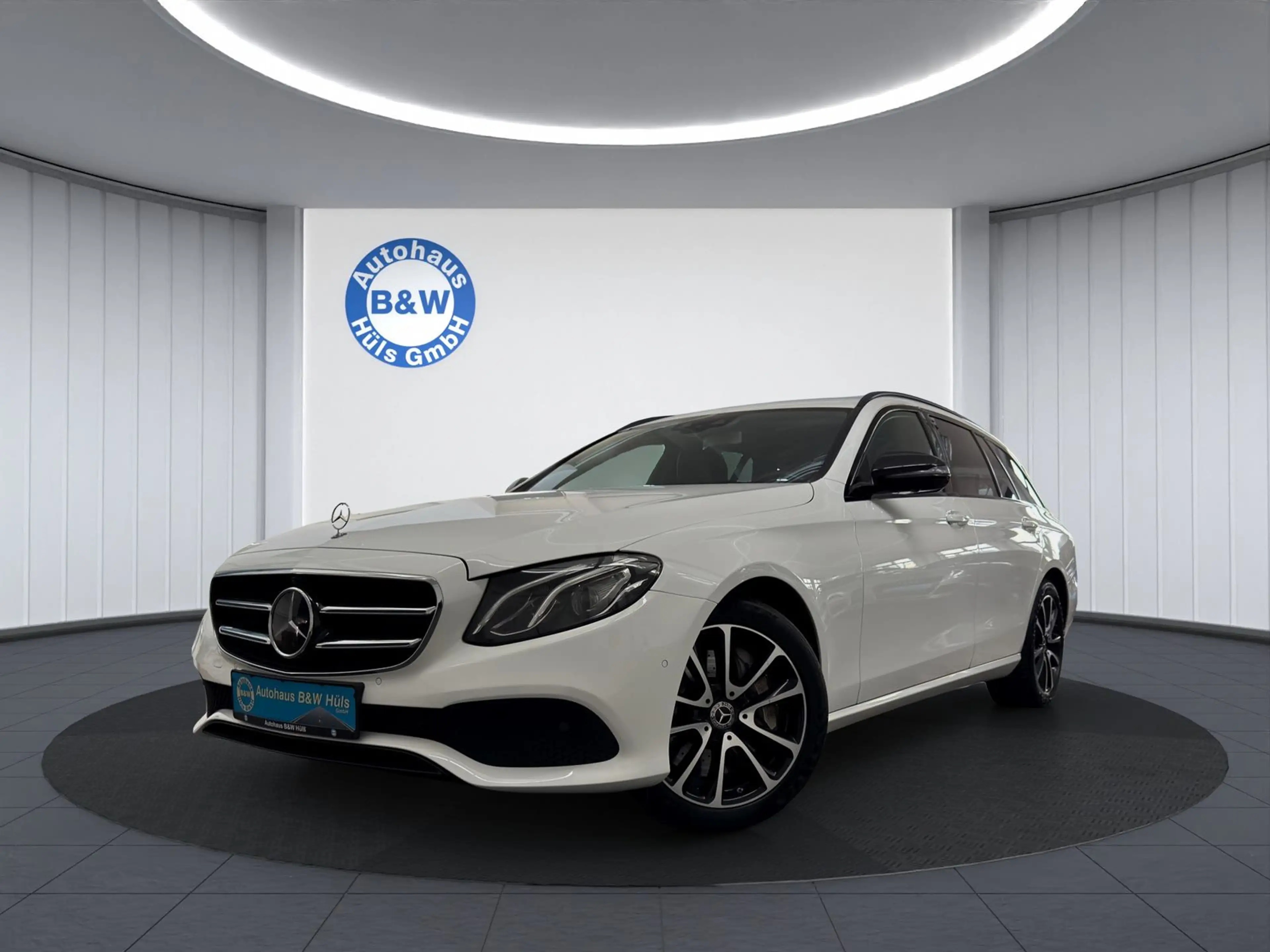 Mercedes-Benz E 400 d 4Matic*360°KAM*KLIMA*NAVI*LED*AHK*SHZ* — photo 3