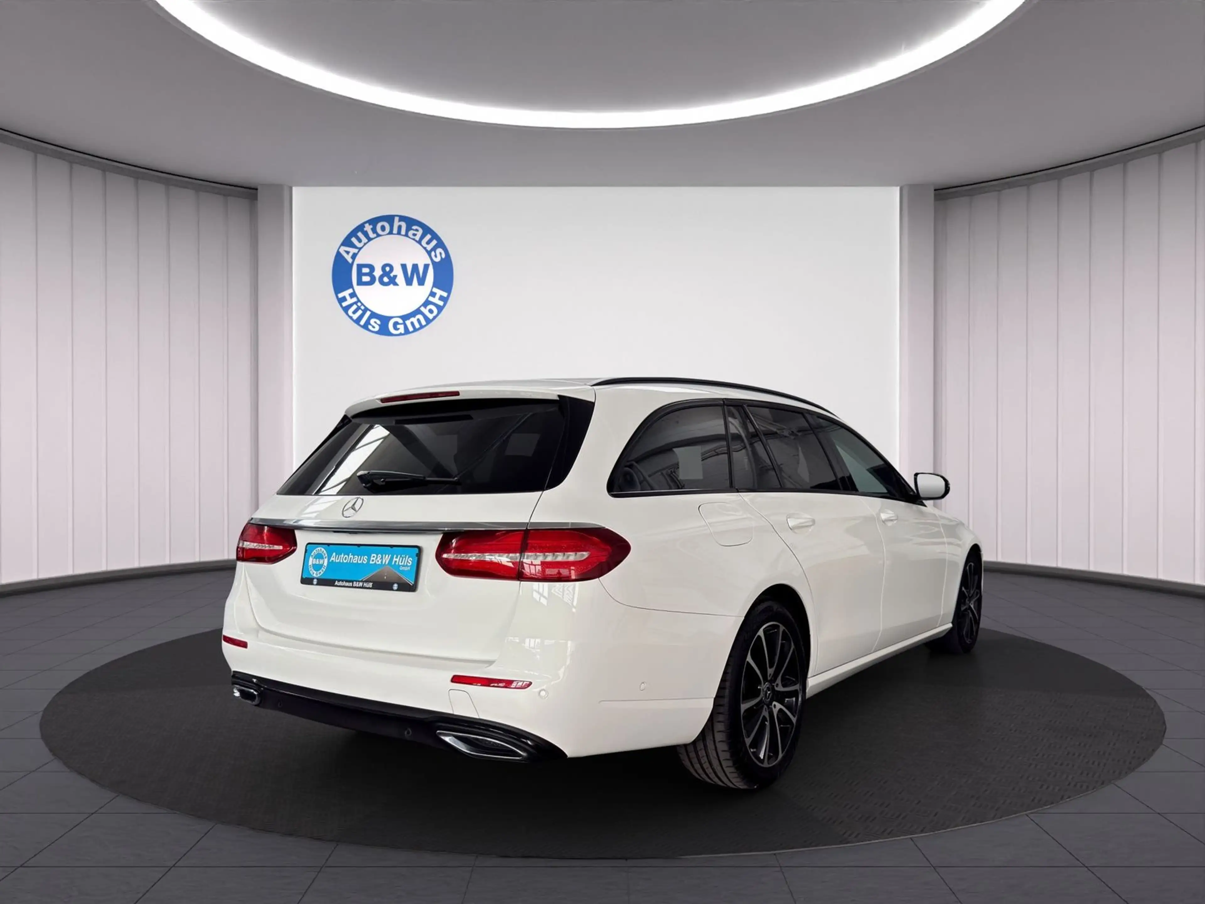 Mercedes-Benz E 400 d 4Matic*360°KAM*KLIMA*NAVI*LED*AHK*SHZ* — photo 8