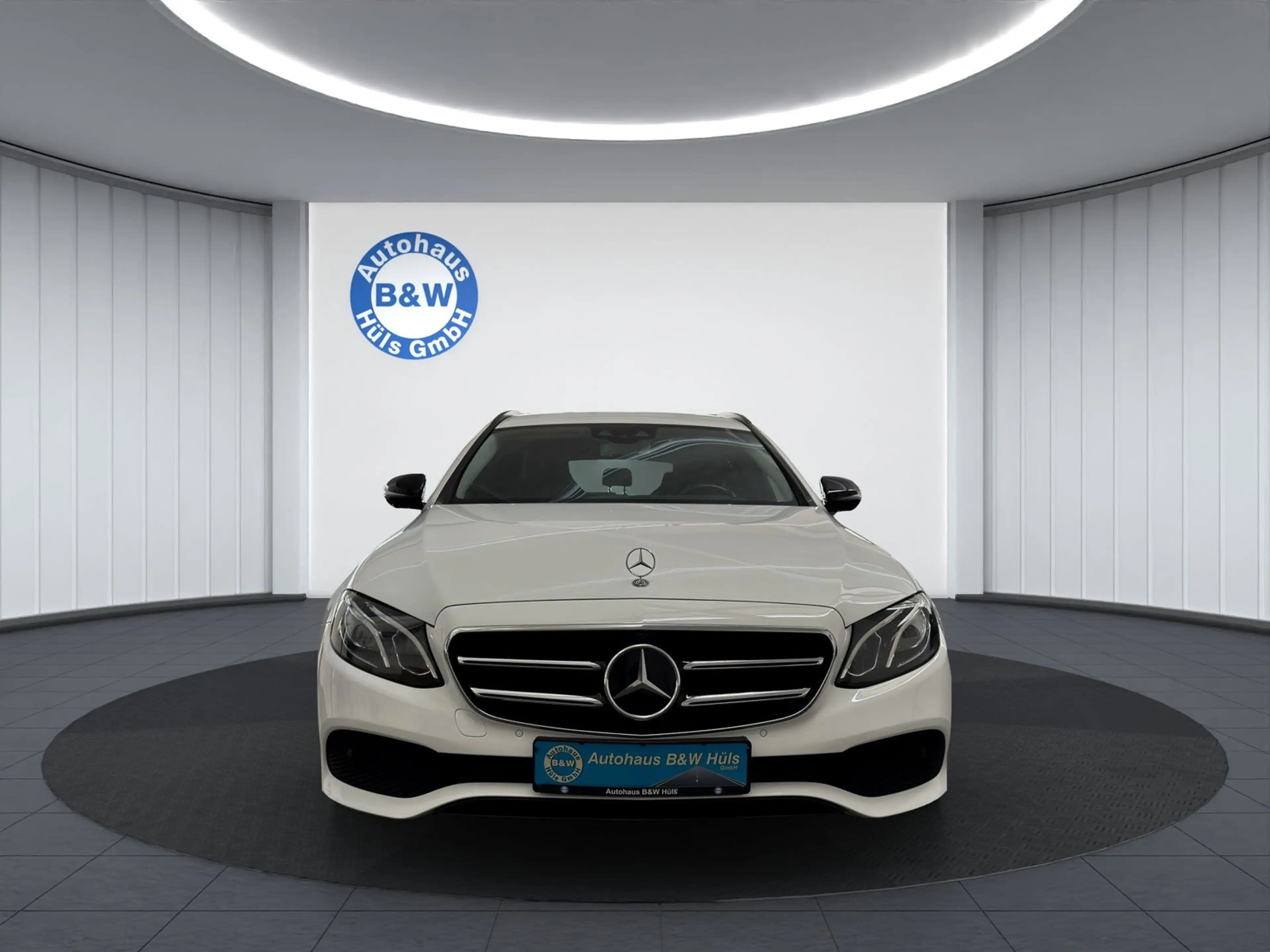 Mercedes-Benz E 400 d 4Matic*360°KAM*KLIMA*NAVI*LED*AHK*SHZ* — photo 2