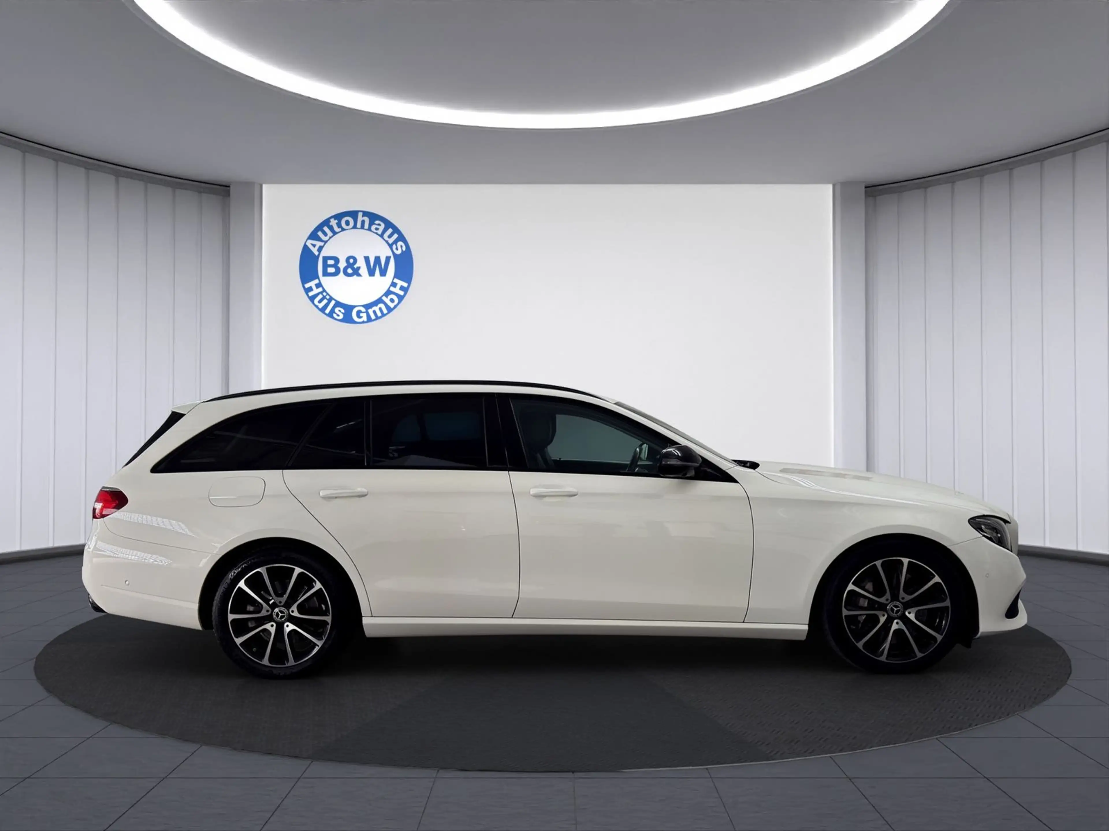 Mercedes-Benz E 400 d 4Matic*360°KAM*KLIMA*NAVI*LED*AHK*SHZ* — photo 5