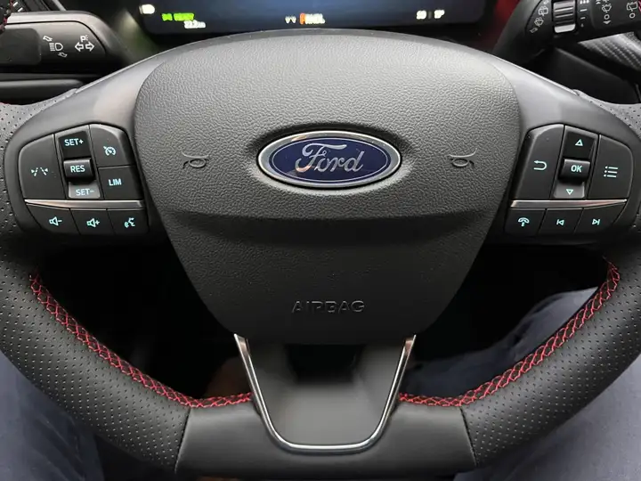 Ford Kuga 2025, foto 15