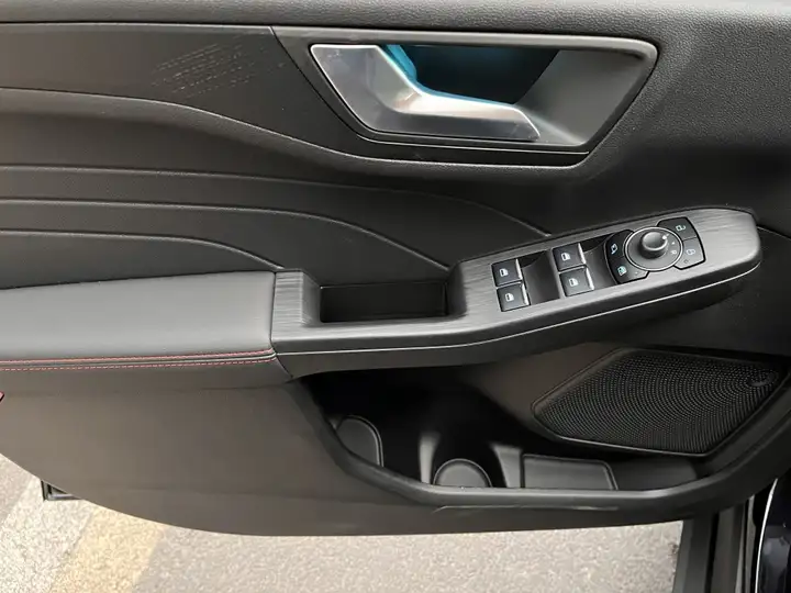 Ford Kuga 2025, foto 10