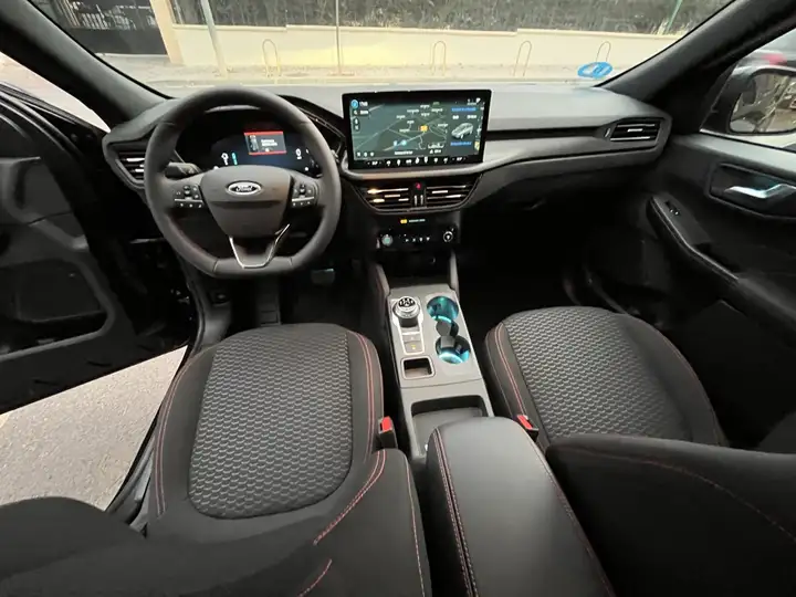 Ford Kuga 2025, foto 9