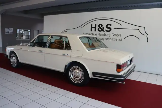 Rolls-Royce Silver Spirit view 3