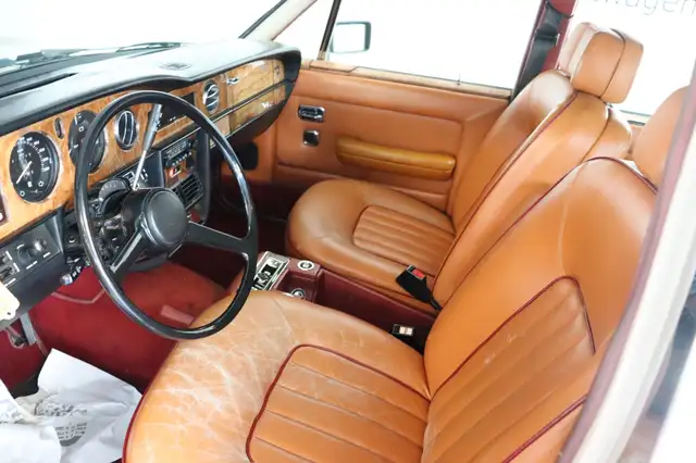 Rolls-Royce Silver Spirit view 7