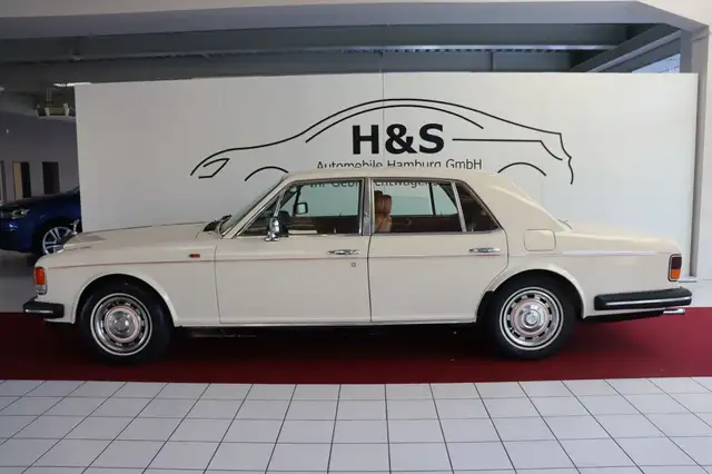 Rolls-Royce Silver Spirit view 2