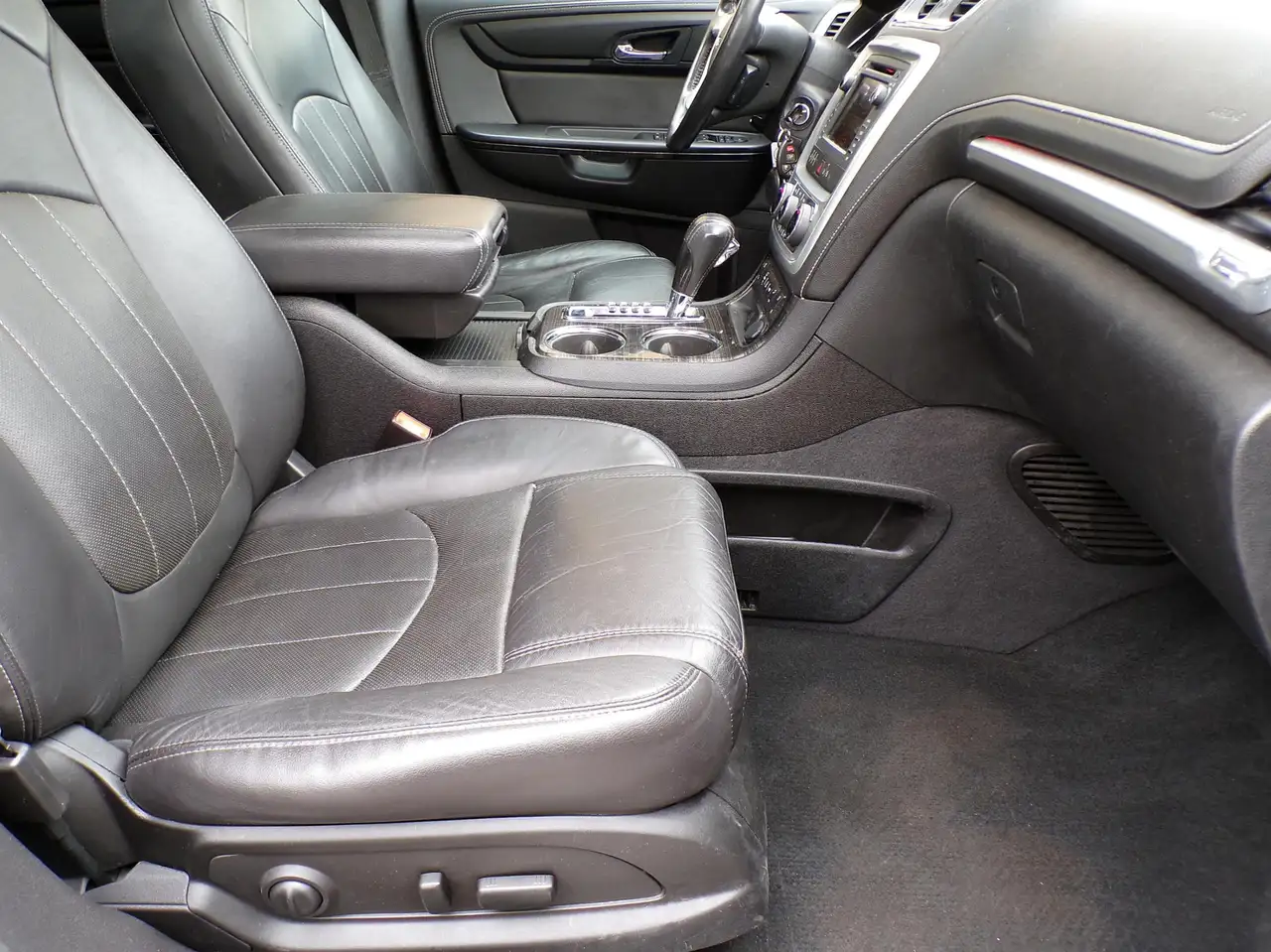 GMC Acadia снимка GMC Acadia