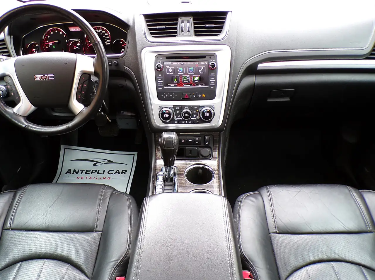 GMC Acadia снимка GMC Acadia