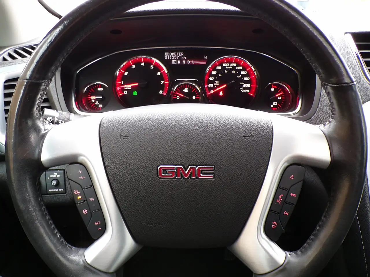 GMC Acadia снимка GMC Acadia