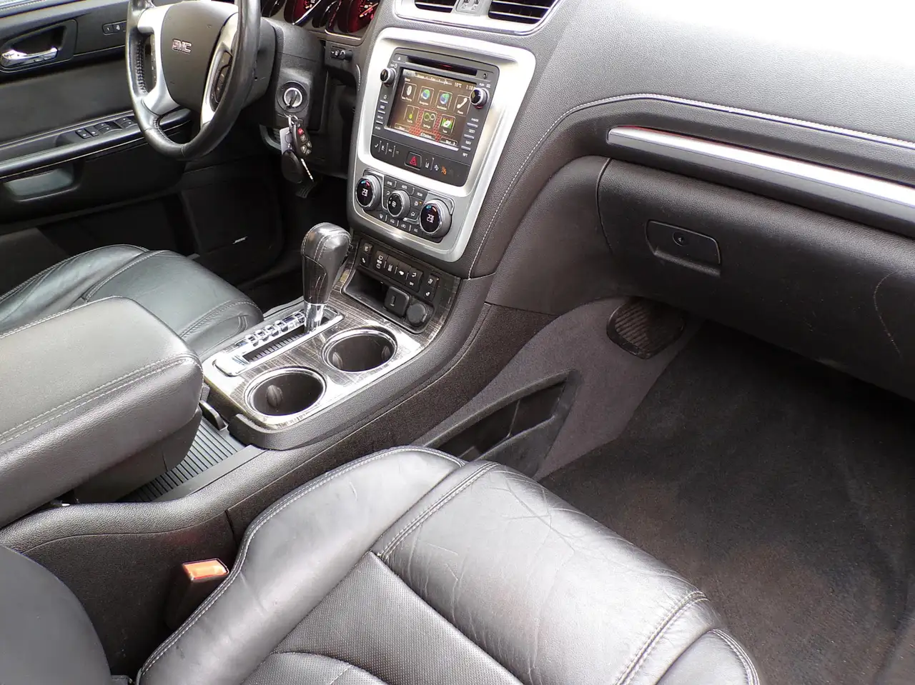 GMC Acadia снимка GMC Acadia