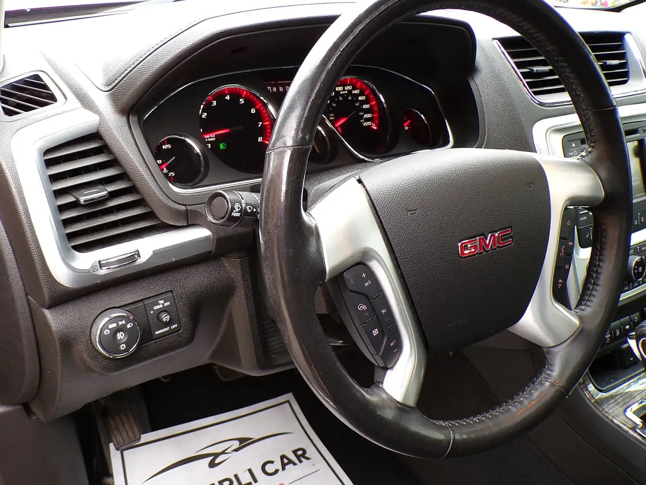 GMC Acadia снимка GMC Acadia