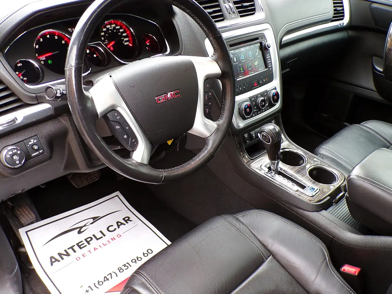 GMC Acadia снимка GMC Acadia