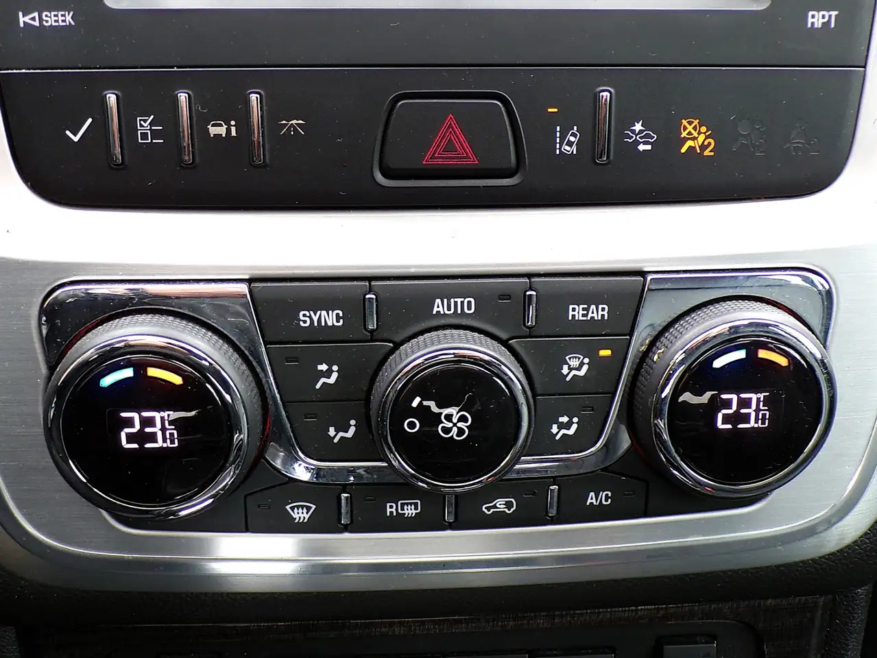 GMC Acadia снимка GMC Acadia