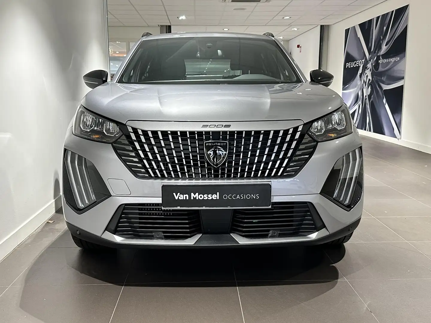 Peugeot 2008 1.2 PureTech 100 Allure | Navigatie | Draadloze te Gris - 2