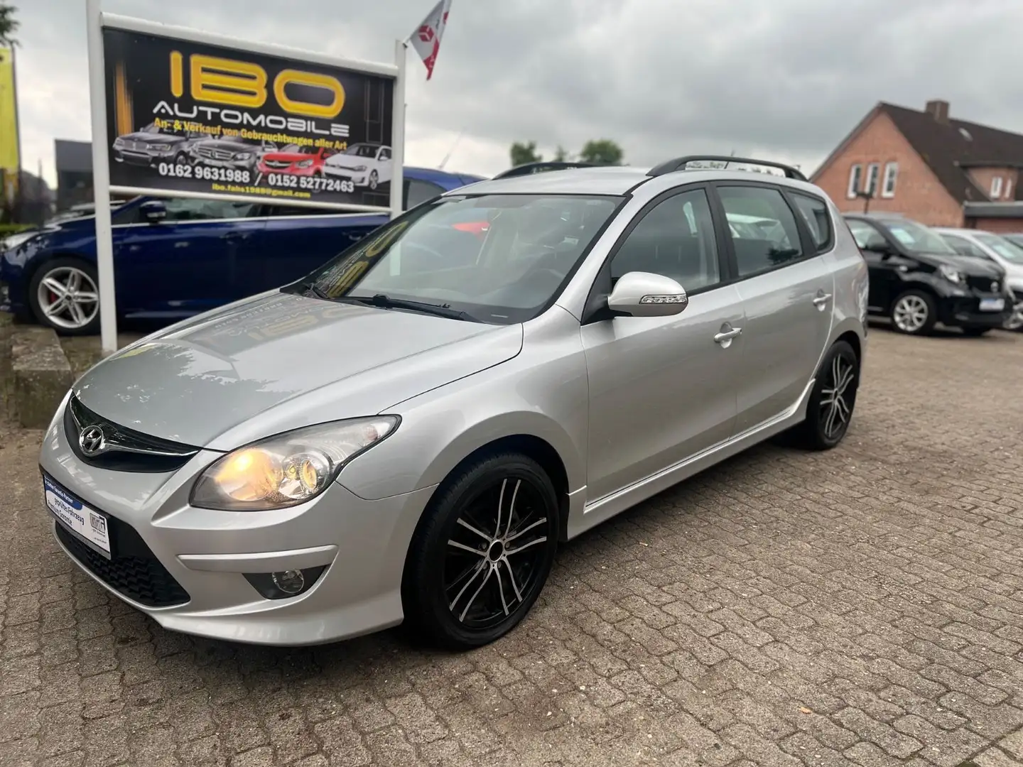 Hyundai i30 cw Classic +Klima+HU/AU neu+ Silber - 1