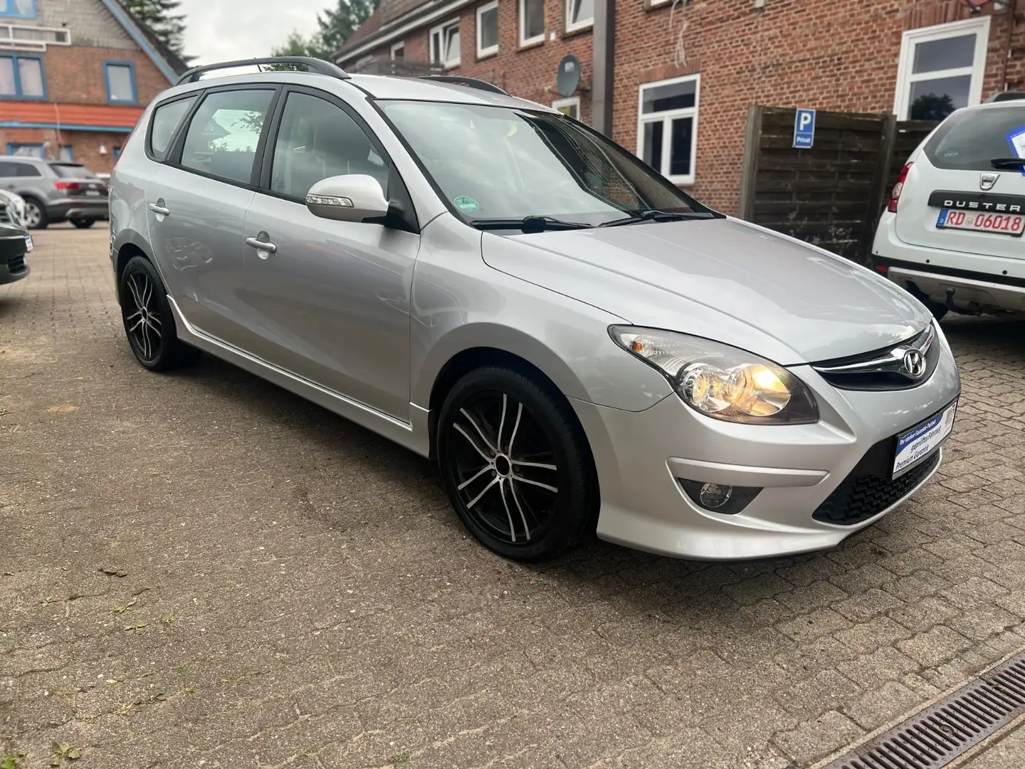 Hyundai i30 cw Classic +Klima+HU/AU neu+ Silber - 2