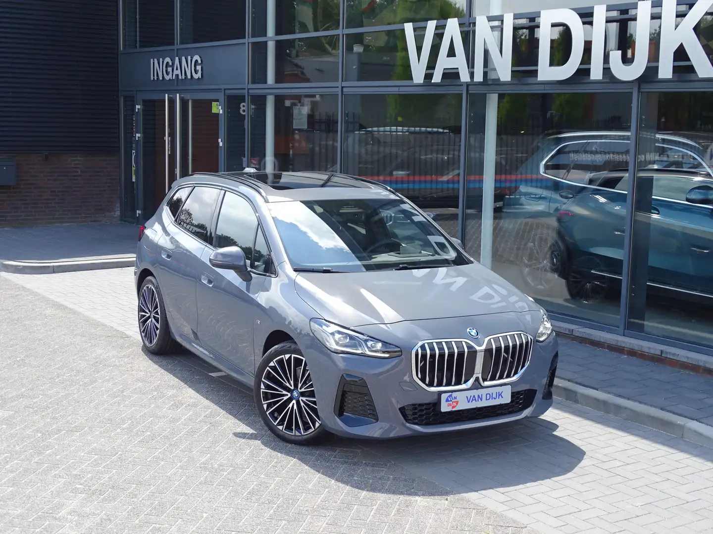 BMW 225 225e xDrive Active Tour. M Sport. Pano.Dak Head-Up Gris - 2