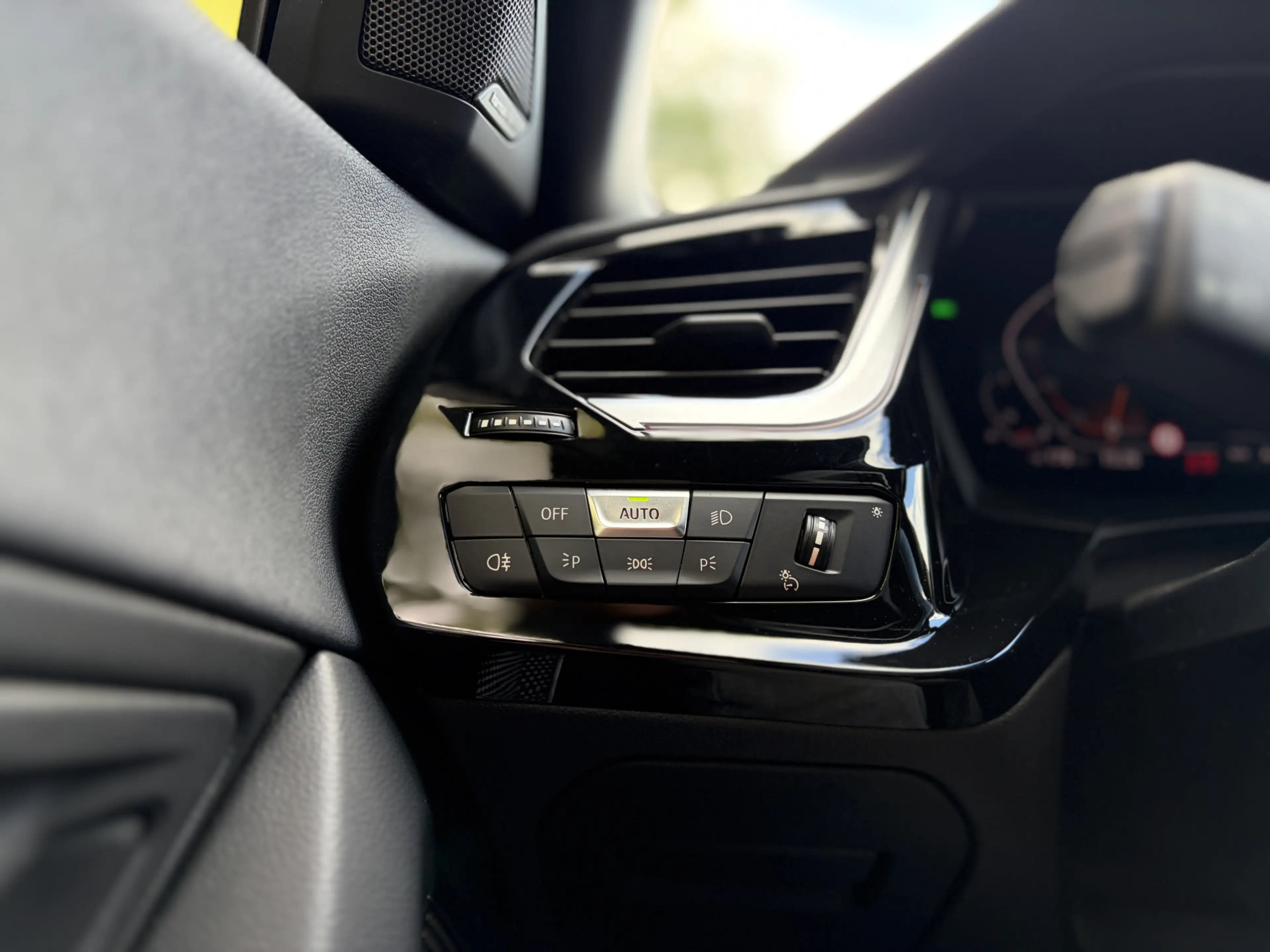 BMW Z4 Roadster sDrive30i M-Sport High Executive Camera — photo 44