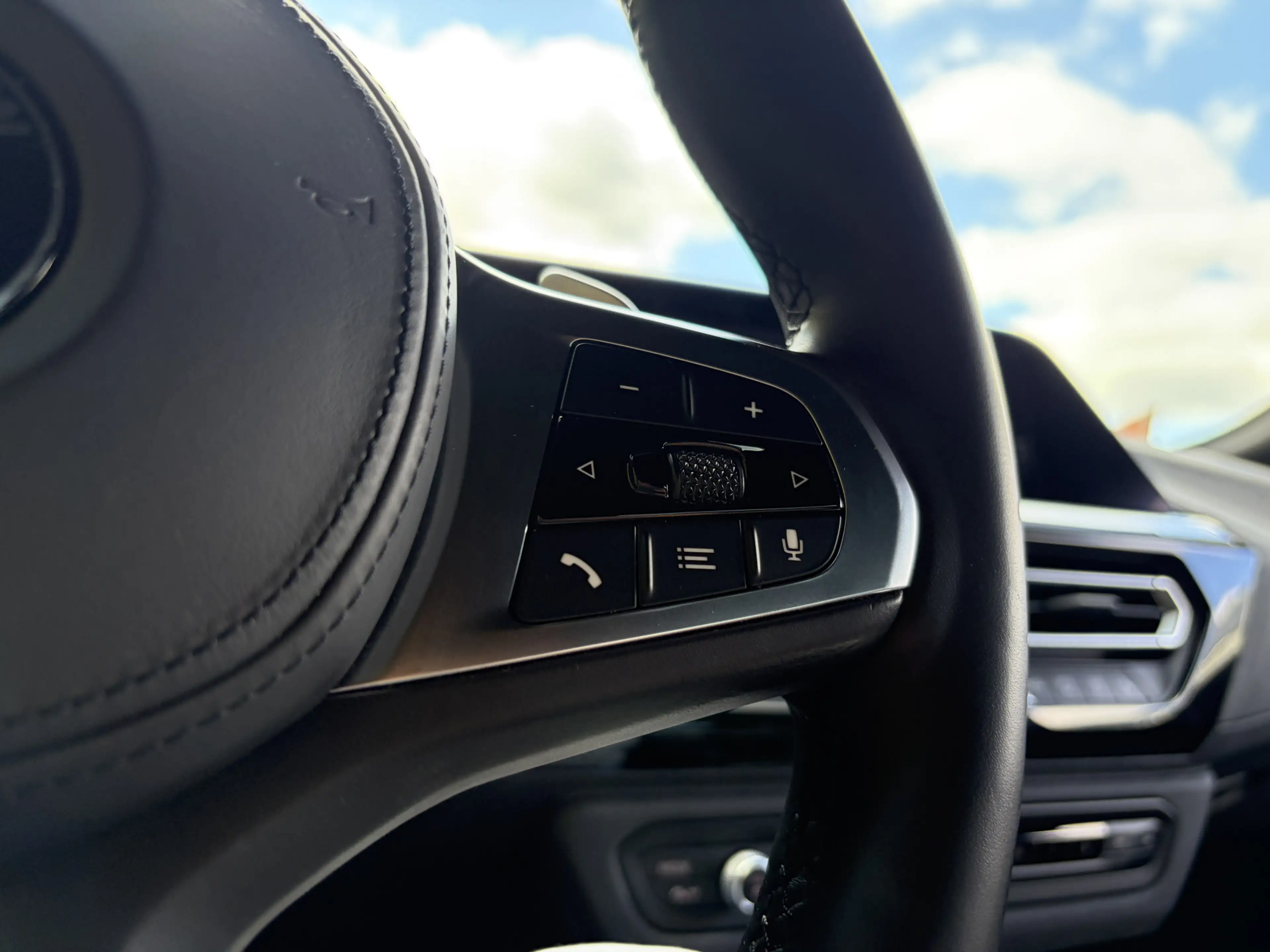 BMW Z4 Roadster sDrive30i M-Sport High Executive Camera — photo 47