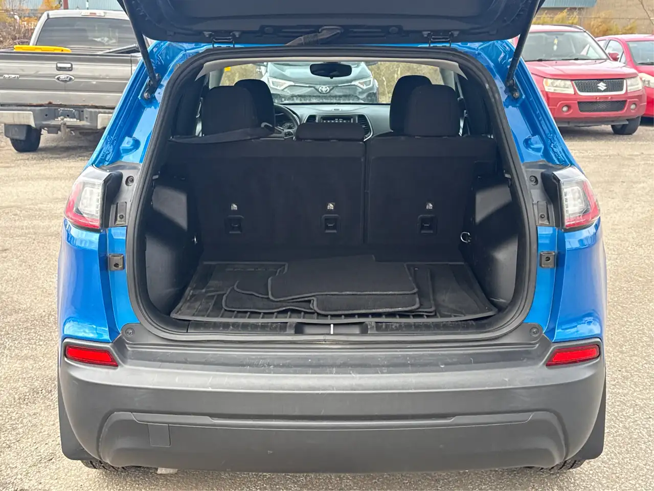 Jeep Cherokee снимка Jeep Cherokee