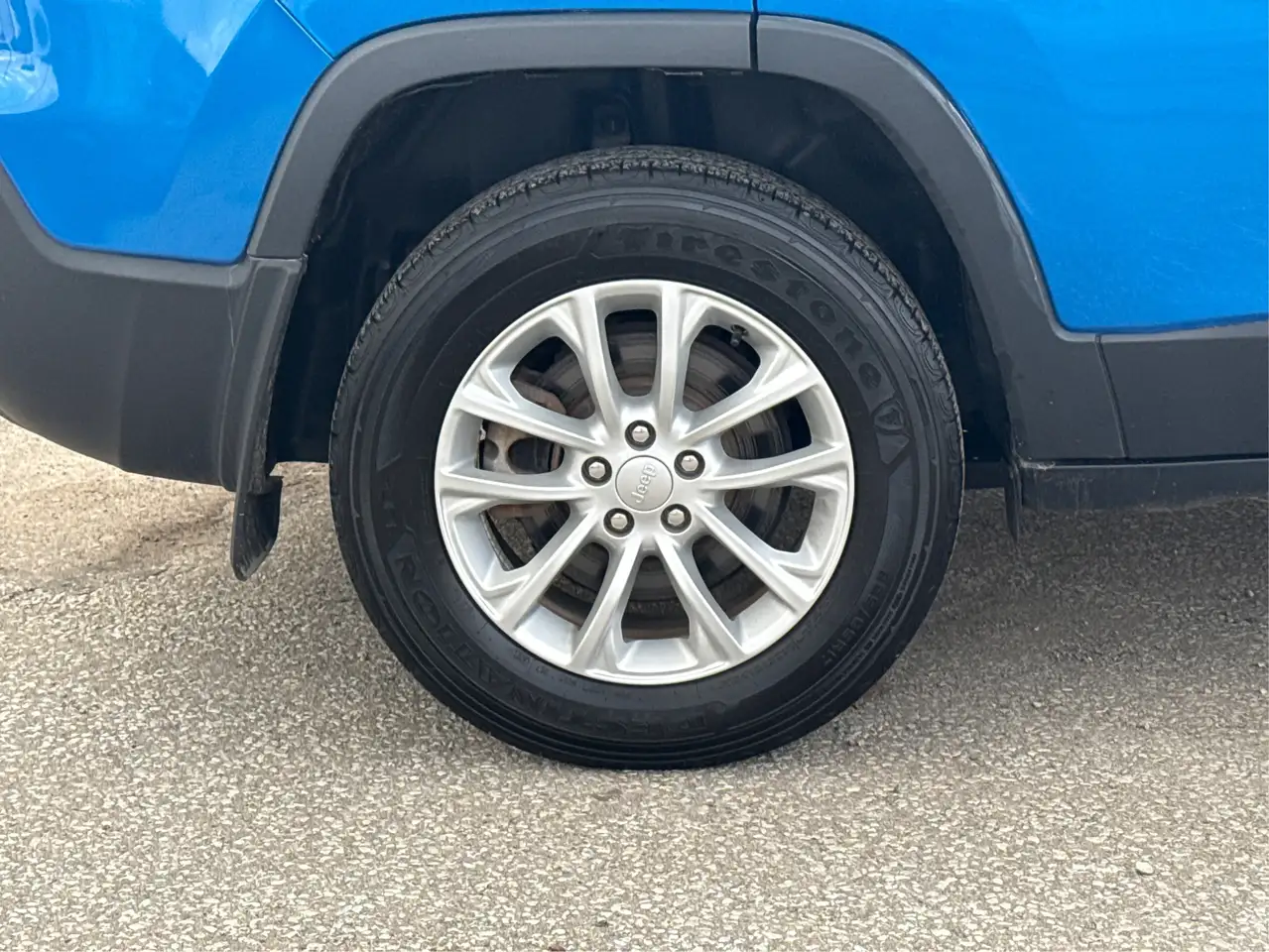 Jeep Cherokee снимка Jeep Cherokee