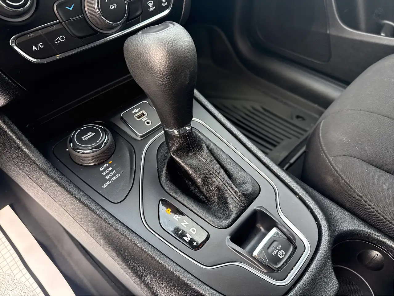 Jeep Cherokee снимка Jeep Cherokee