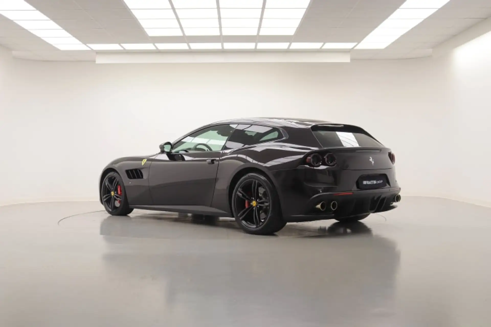 페라리 GTC4 루쏘 2020 검정 사진 2