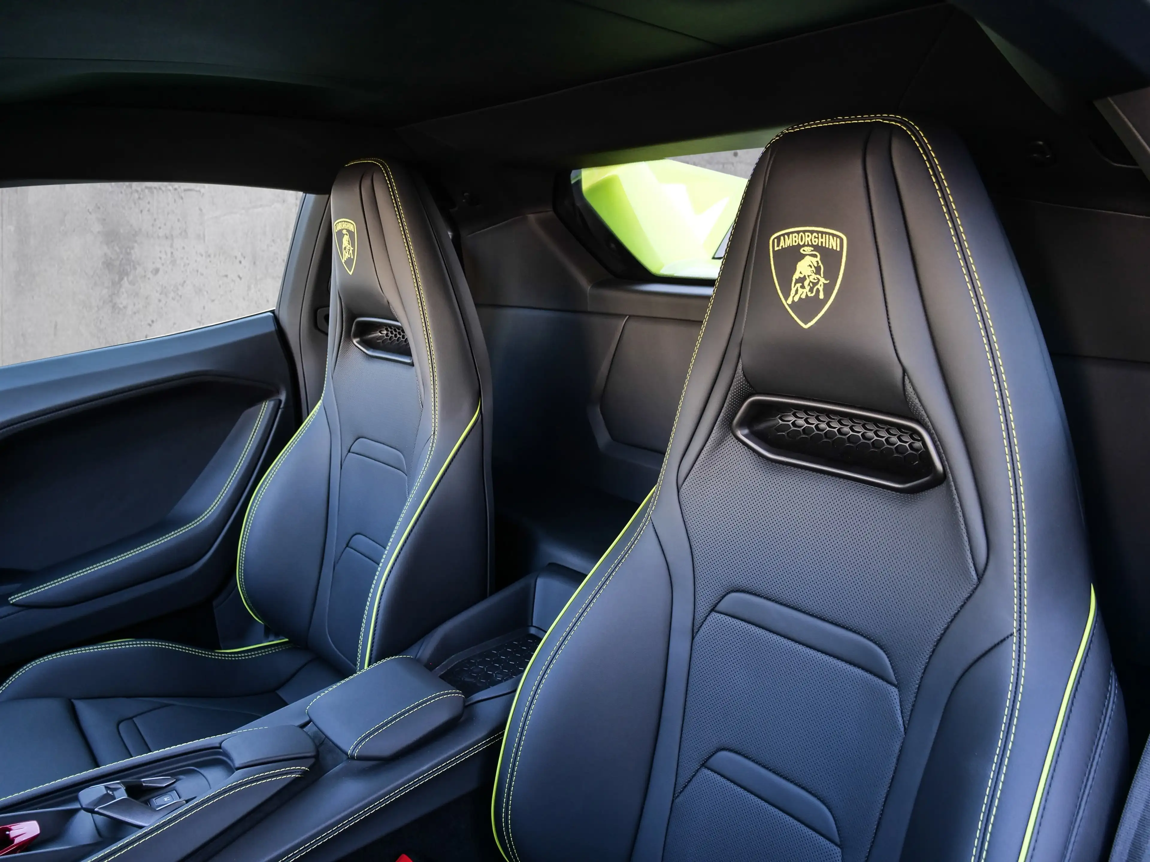 Lamborghini Temerario Verde Citrea, Full High Assistant Pack — photo 12