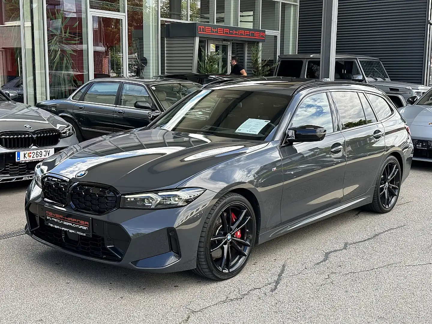 BMW 340 d M xDrive Touring Aut. / AHK / PANO / Harman K... Grau - 1