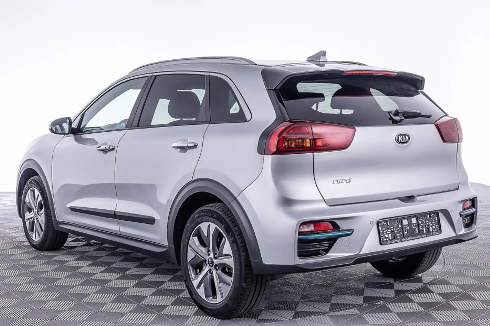 Kia e-Niro ExecutiveLine 64 kWh | LEDER | Full LED | STOELVEN Plateado - 2