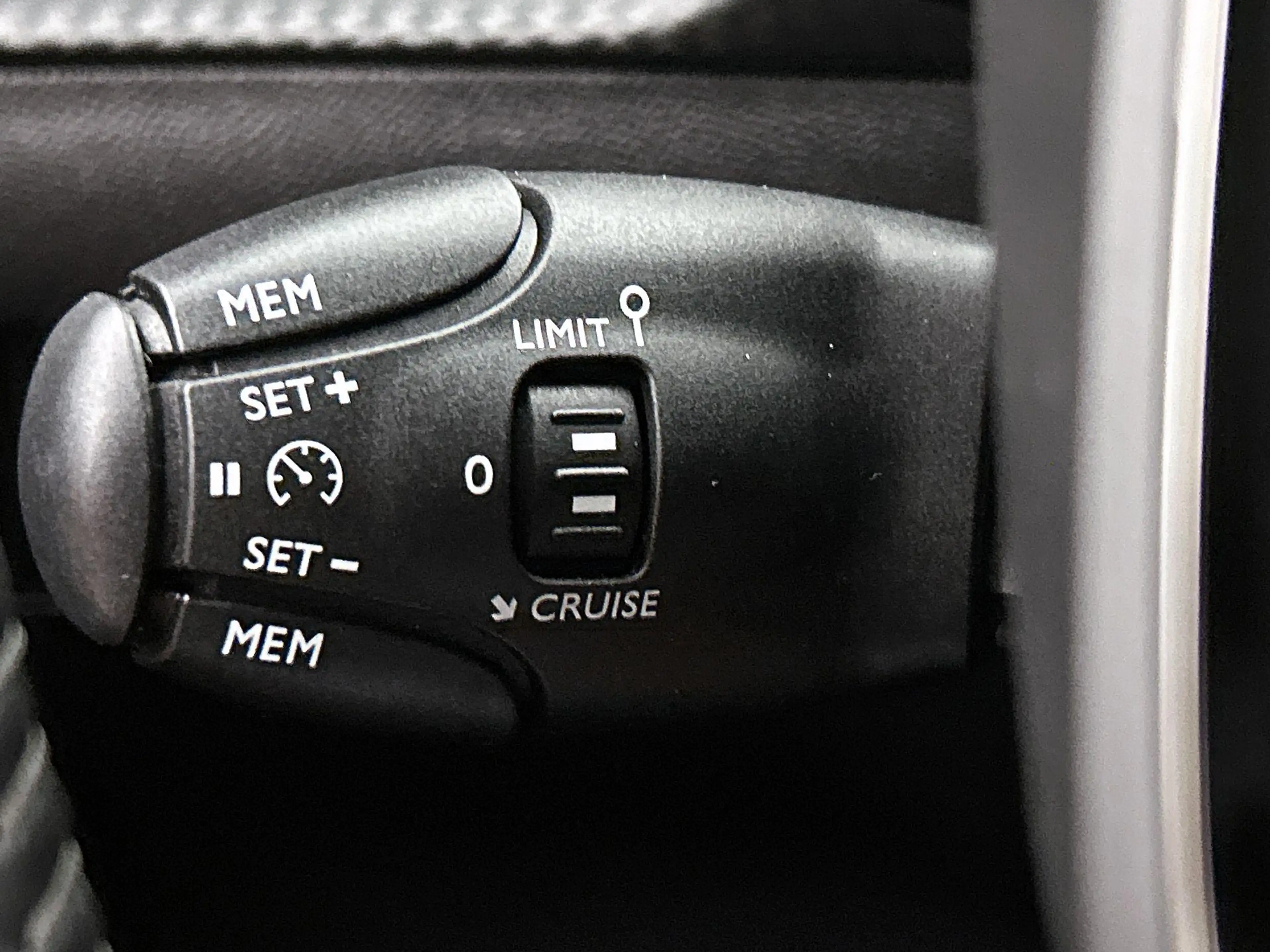 Peugeot e-2008 EV 136pk Allure 50 kWh Automaat | Navigatie | Acht — photo 15