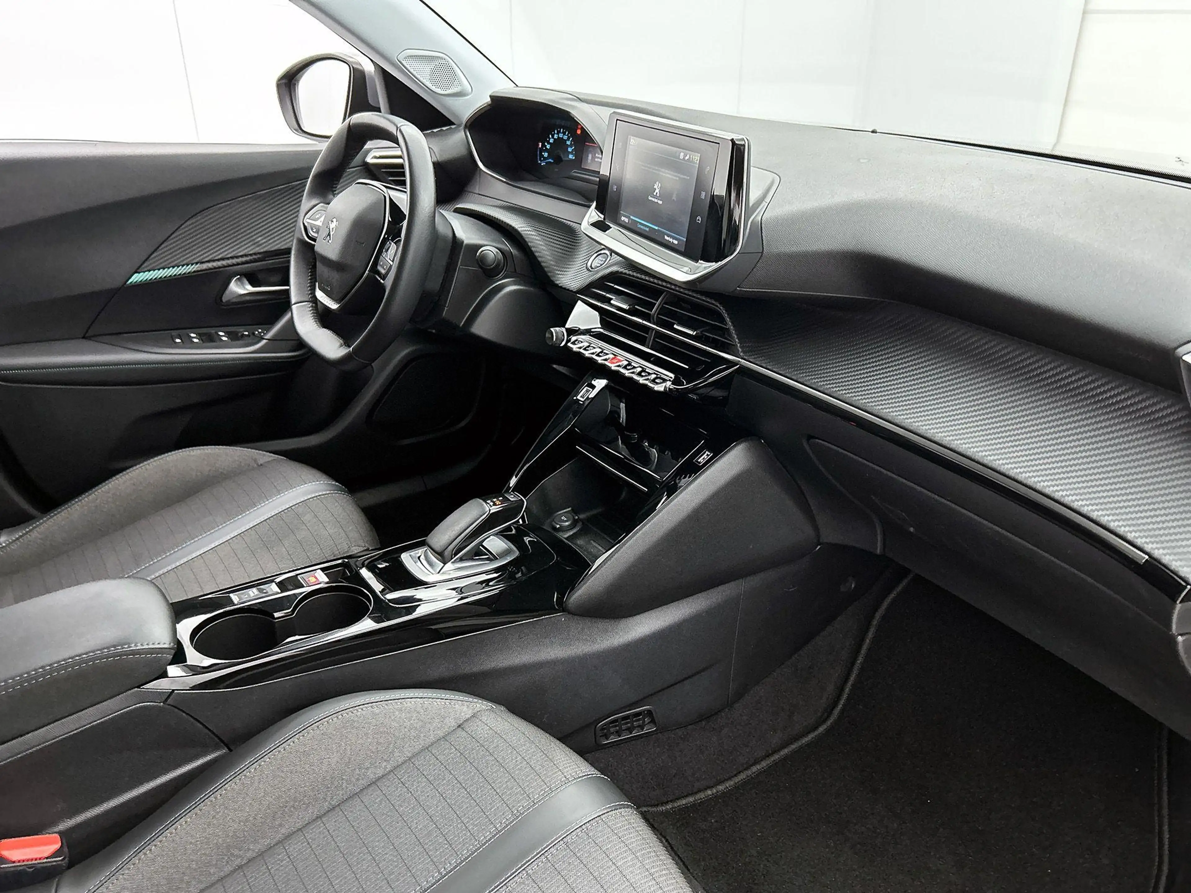Peugeot e-2008 EV 136pk Allure 50 kWh Automaat | Navigatie | Acht — photo 12