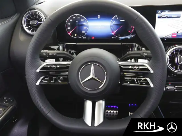 Mercedes-Benz GLA view 13