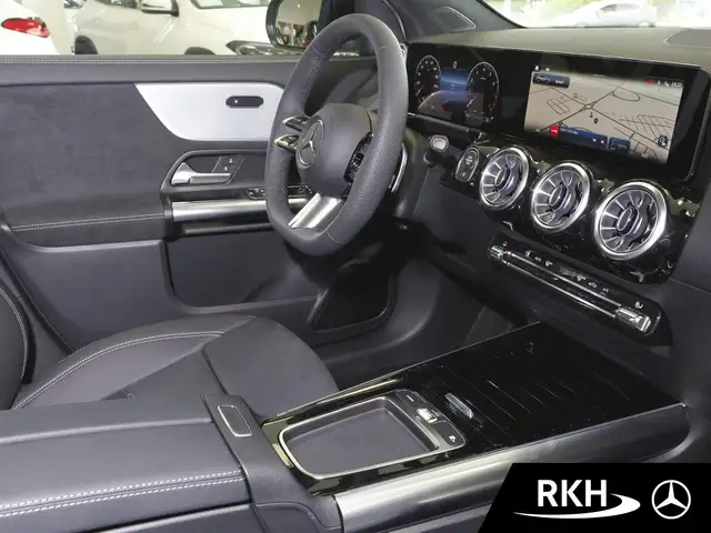 Mercedes-Benz GLA view 8