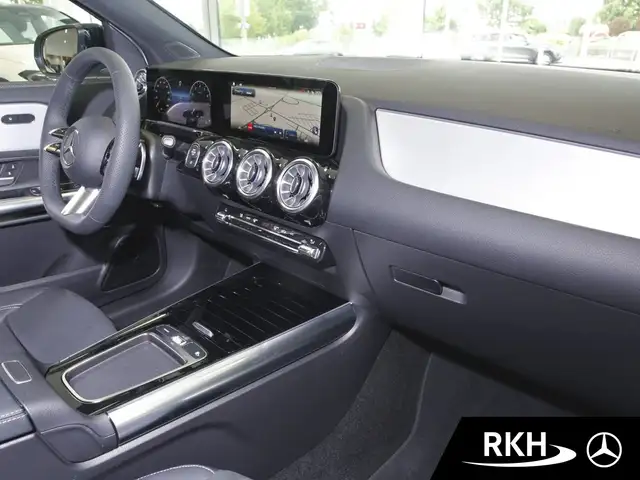 Mercedes-Benz GLA view 7