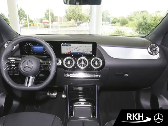 Mercedes-Benz GLA view 10
