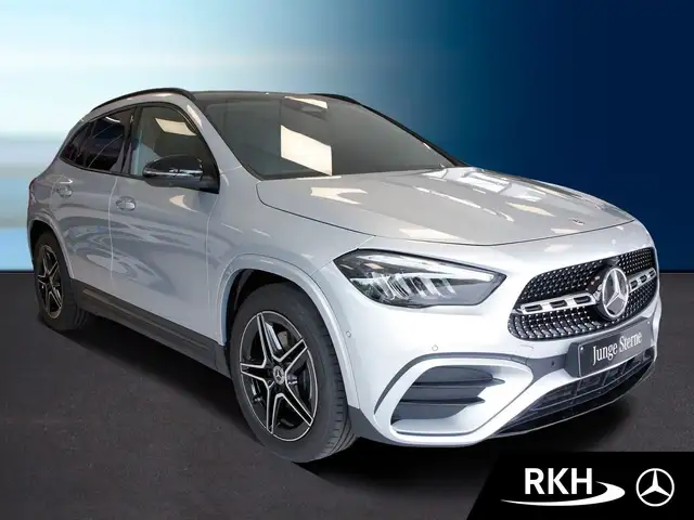 Mercedes-Benz GLA view 2