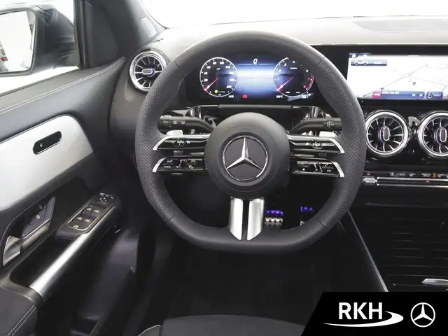 Mercedes-Benz GLA view 12