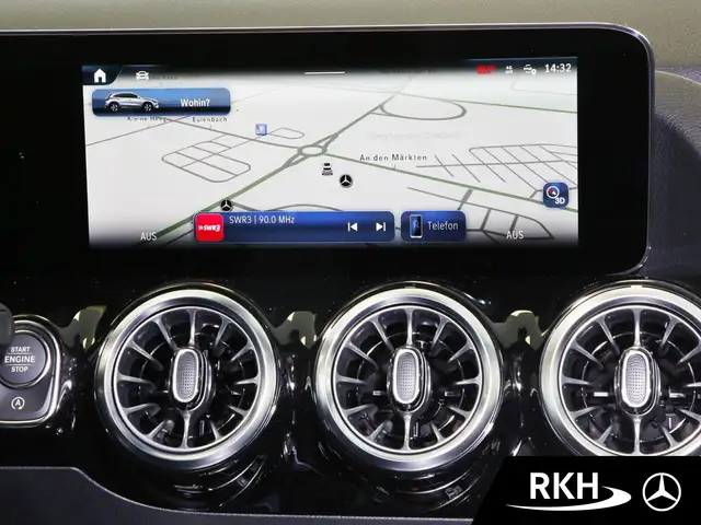 Mercedes-Benz GLA view 11